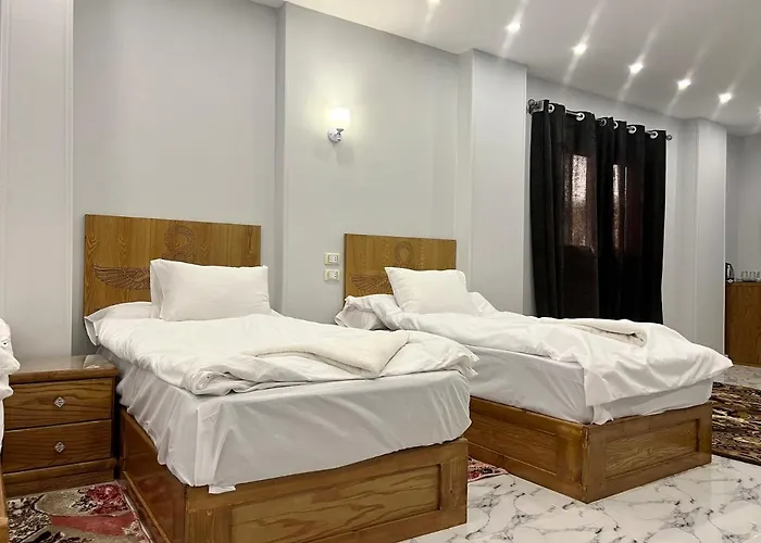 Life Pyramids Inn