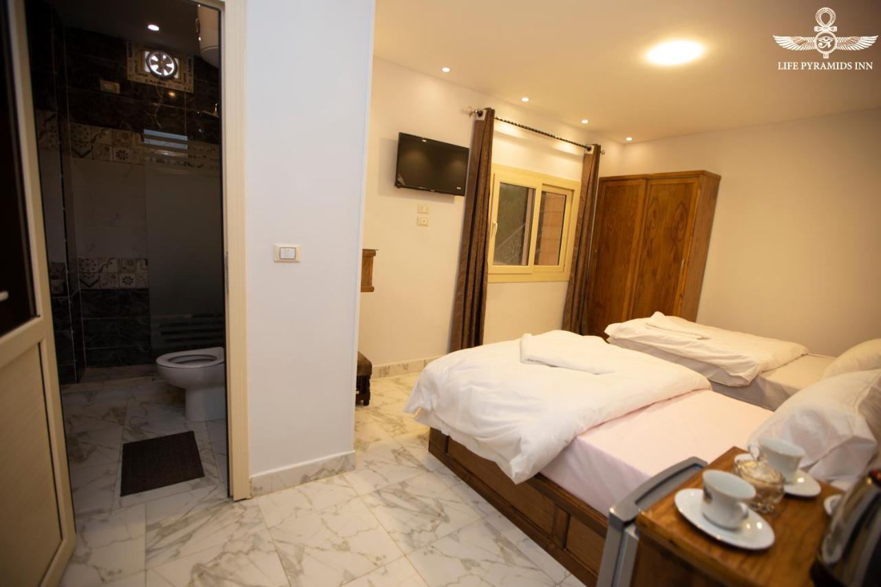 Hostal Life Pyramids *