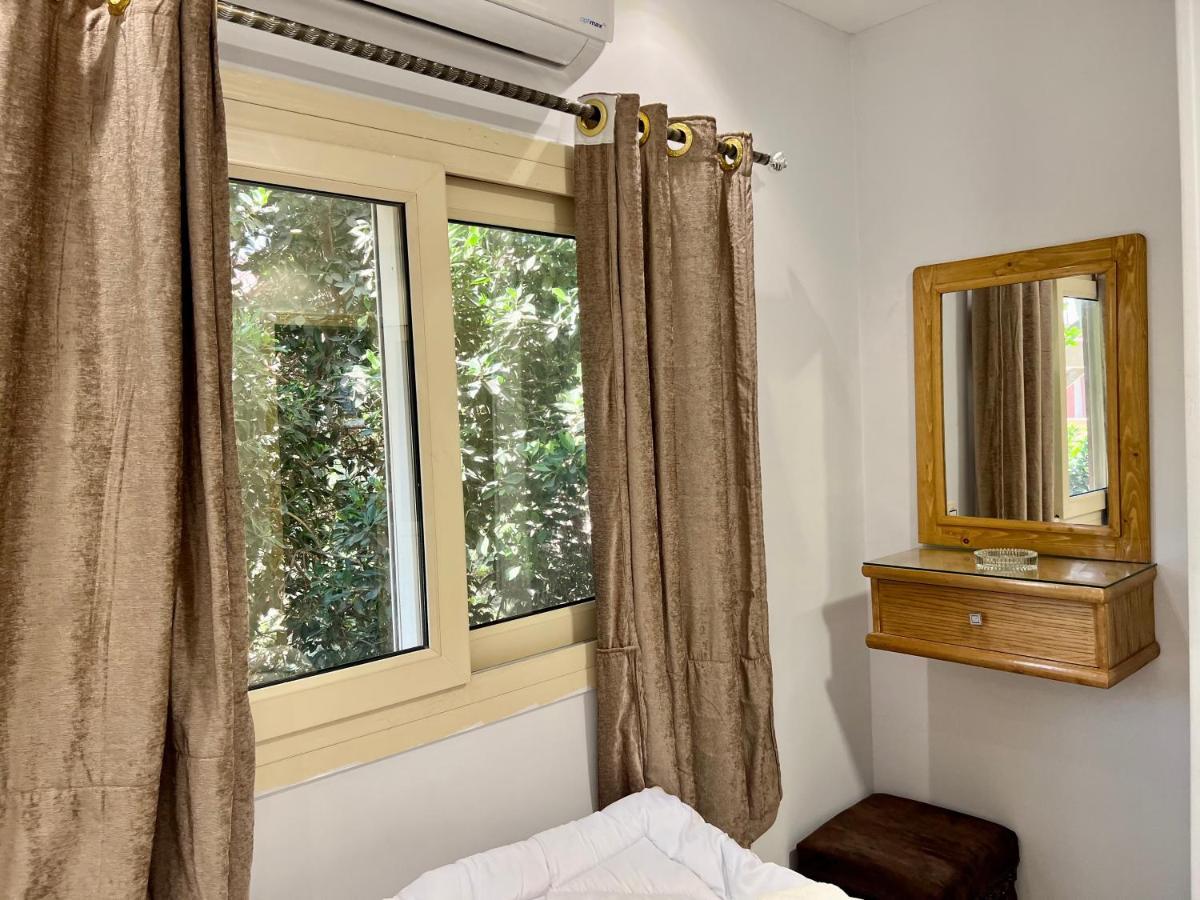 Life Pyramids Hostal *