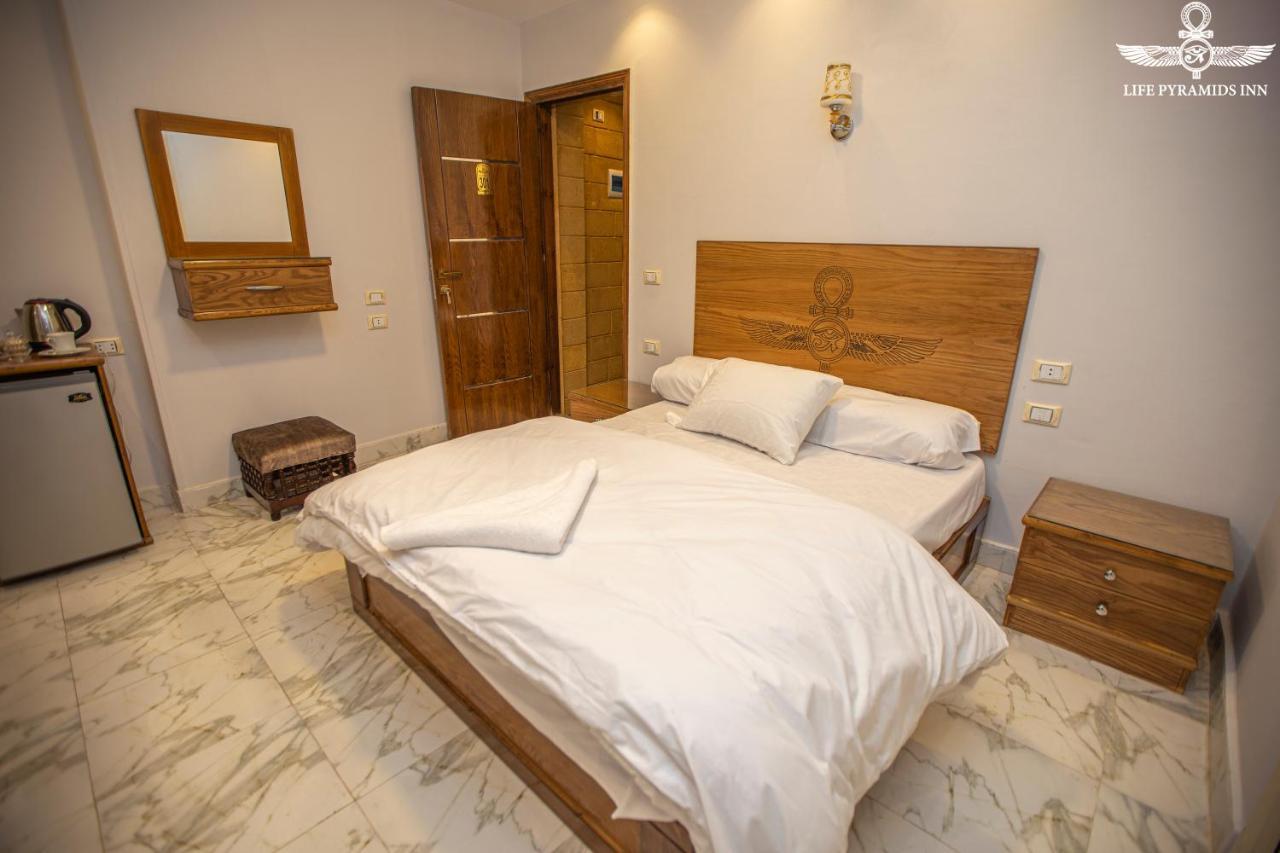Hostal Life Pyramids *