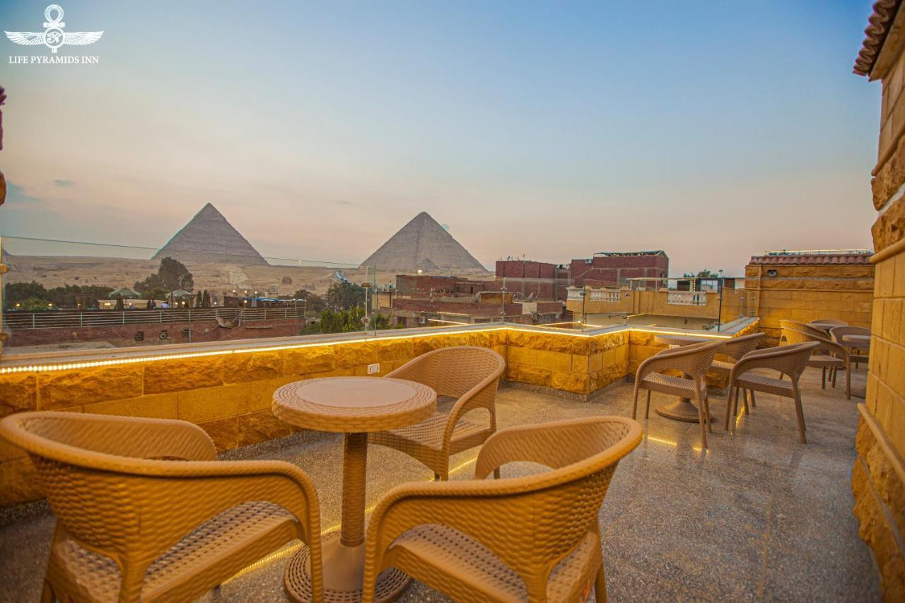 Hostal Life Pyramids *