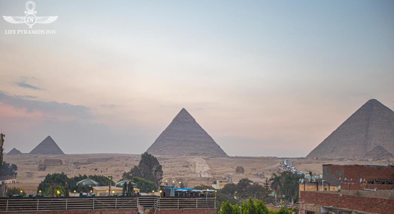 Life Pyramids Hostal *