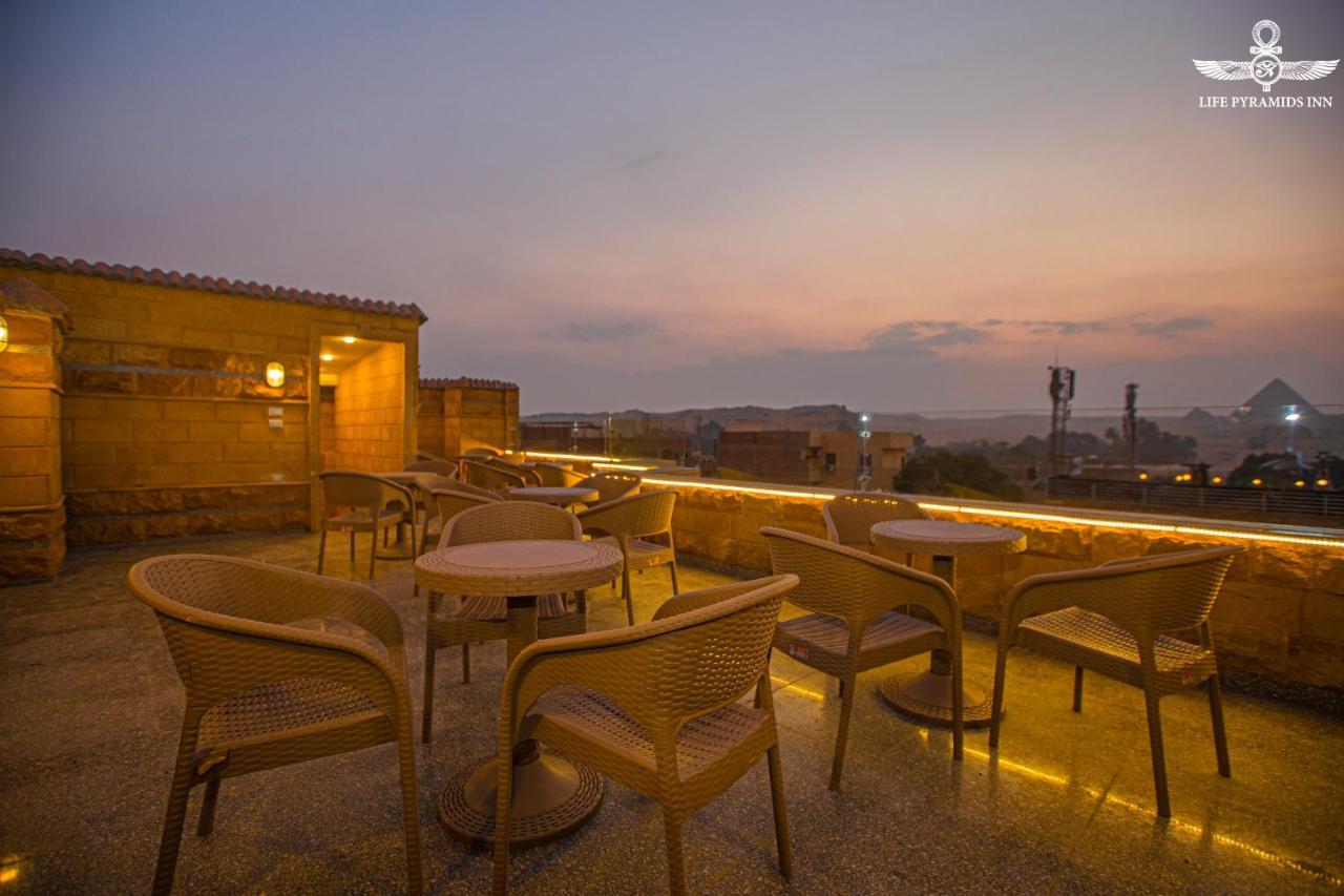 Hostal Life Pyramids *
