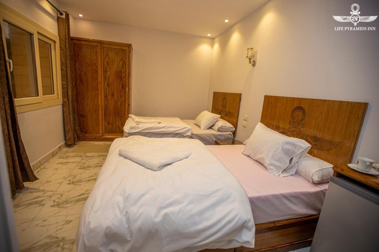 Hostal Life Pyramids *