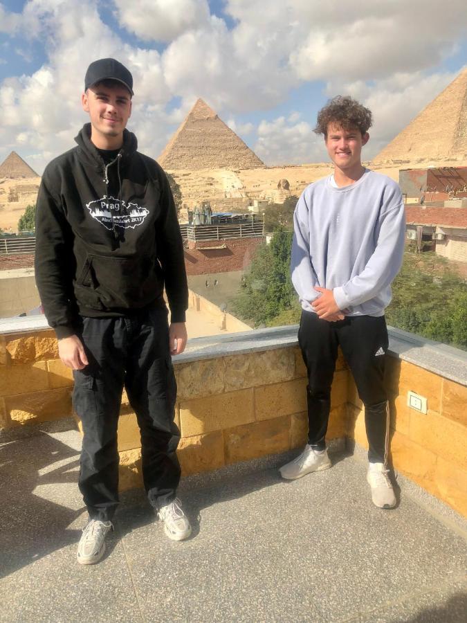 Life Pyramids Hostal