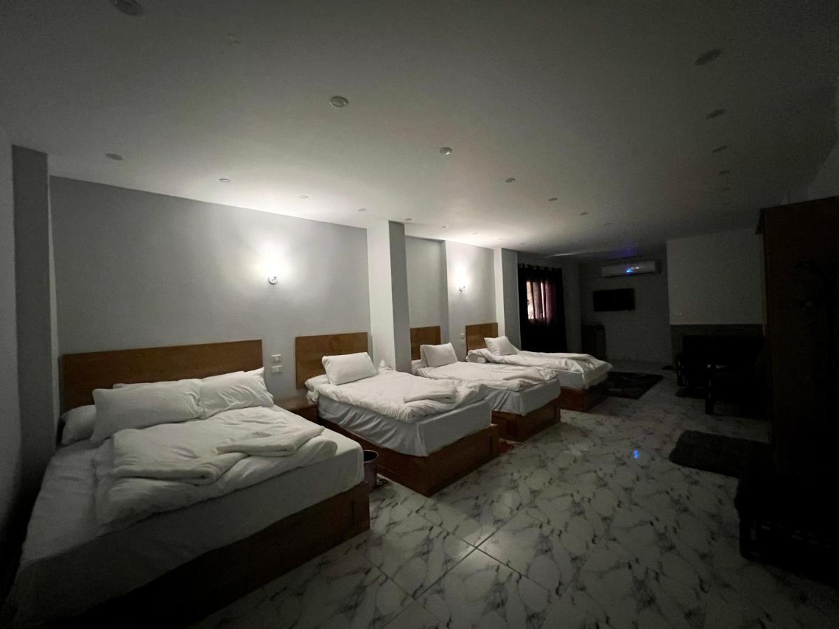 Life Pyramids Hostal *