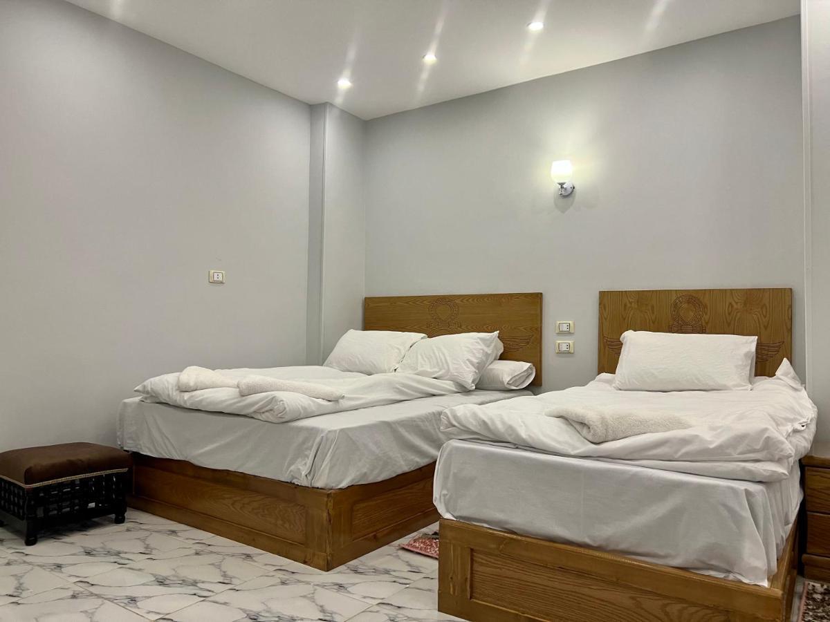 Life Pyramids Hostal *