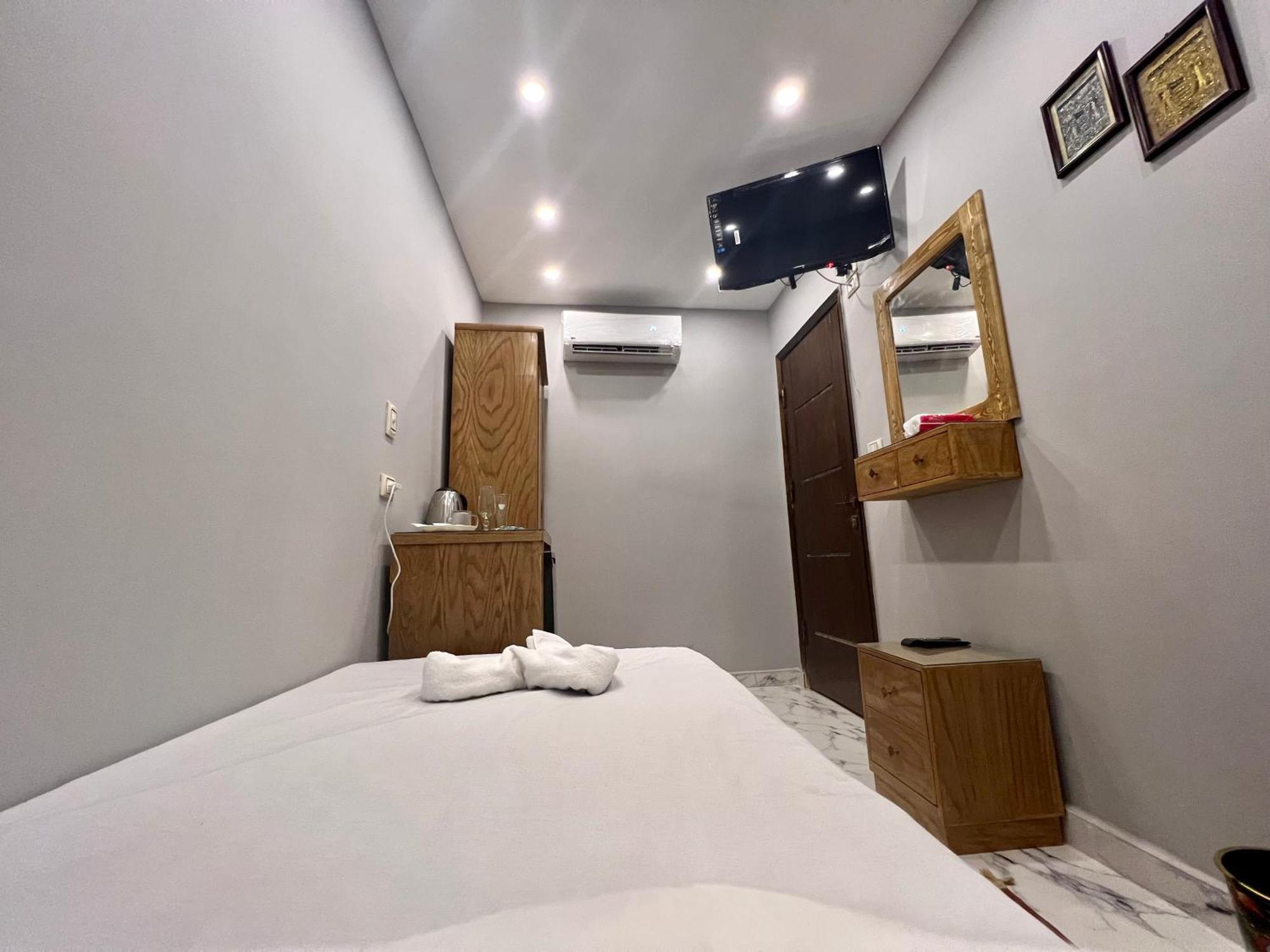 Hostal Life Pyramids